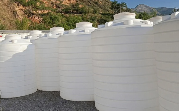 化工液体储存注意事项——选对PE清水塑料桶避免安全隐患