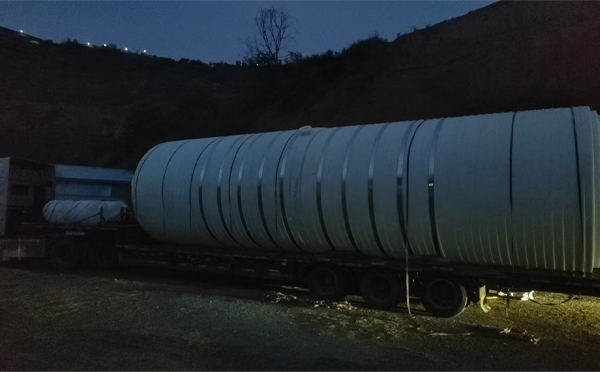 清水圆桶运输途中