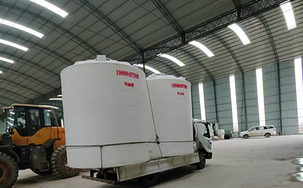 特加厚清水塑料大桶装车运输交付实录 特加厚清水塑料大桶装车运输交付实录